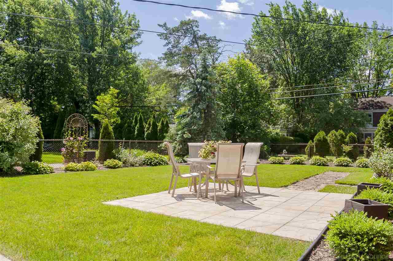 1133 Roslyn Road Grosse Pointe Woods, MI 48236 - Photo 36 of 39