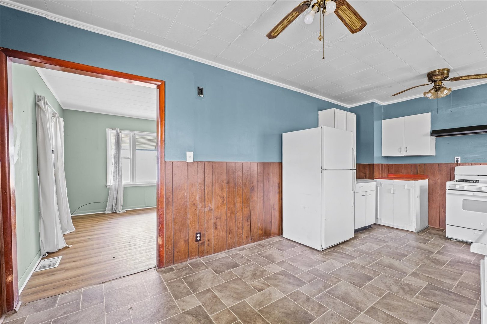 218 West Elm Street Hoopeston, IL 60942 - Photo 10 of 25 a view of a storage & utility room
