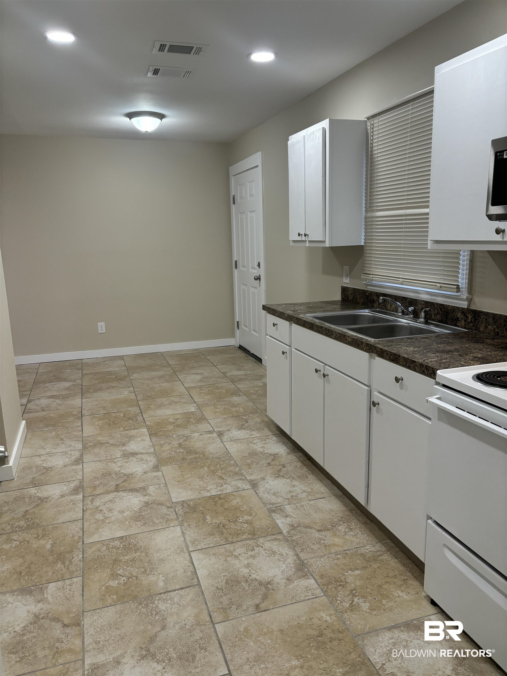 7225 Tangerine Avenue Mobile, AL 36618 - Photo 4 of 13