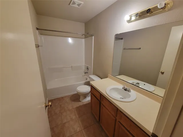 $2,000 | 11827 East Galwan Circle, Houston, TX 77070