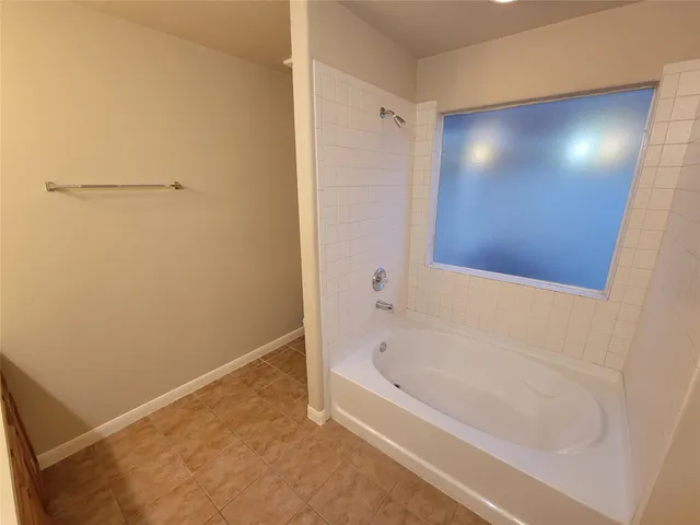 $2,000 | 11827 East Galwan Circle, Houston, TX 77070