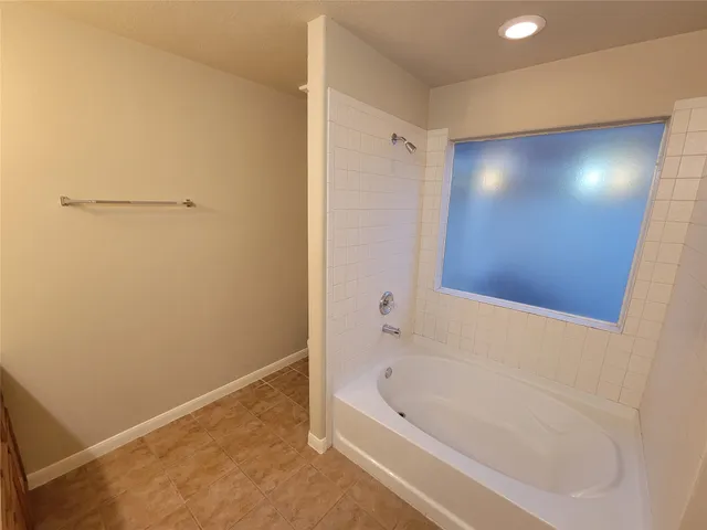 $2,000 | 11827 East Galwan Circle, Houston, TX 77070