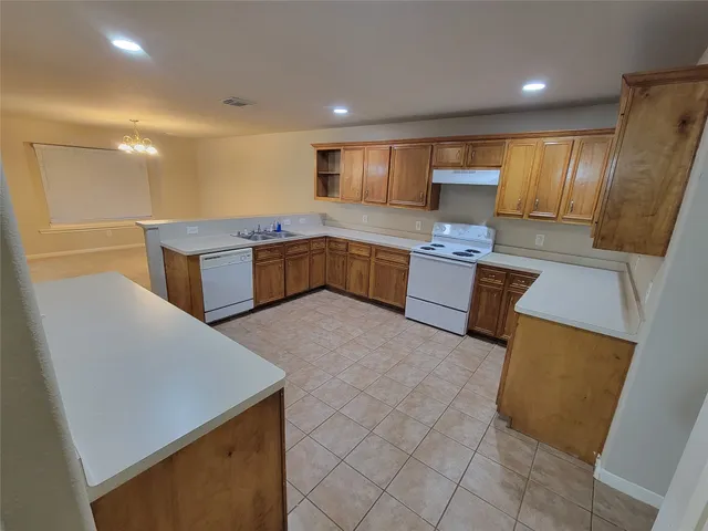 $2,000 | 11827 East Galwan Circle, Houston, TX 77070