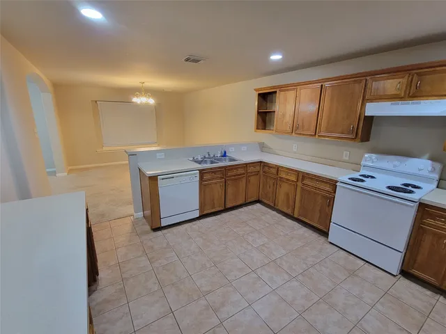 $2,000 | 11827 East Galwan Circle, Houston, TX 77070