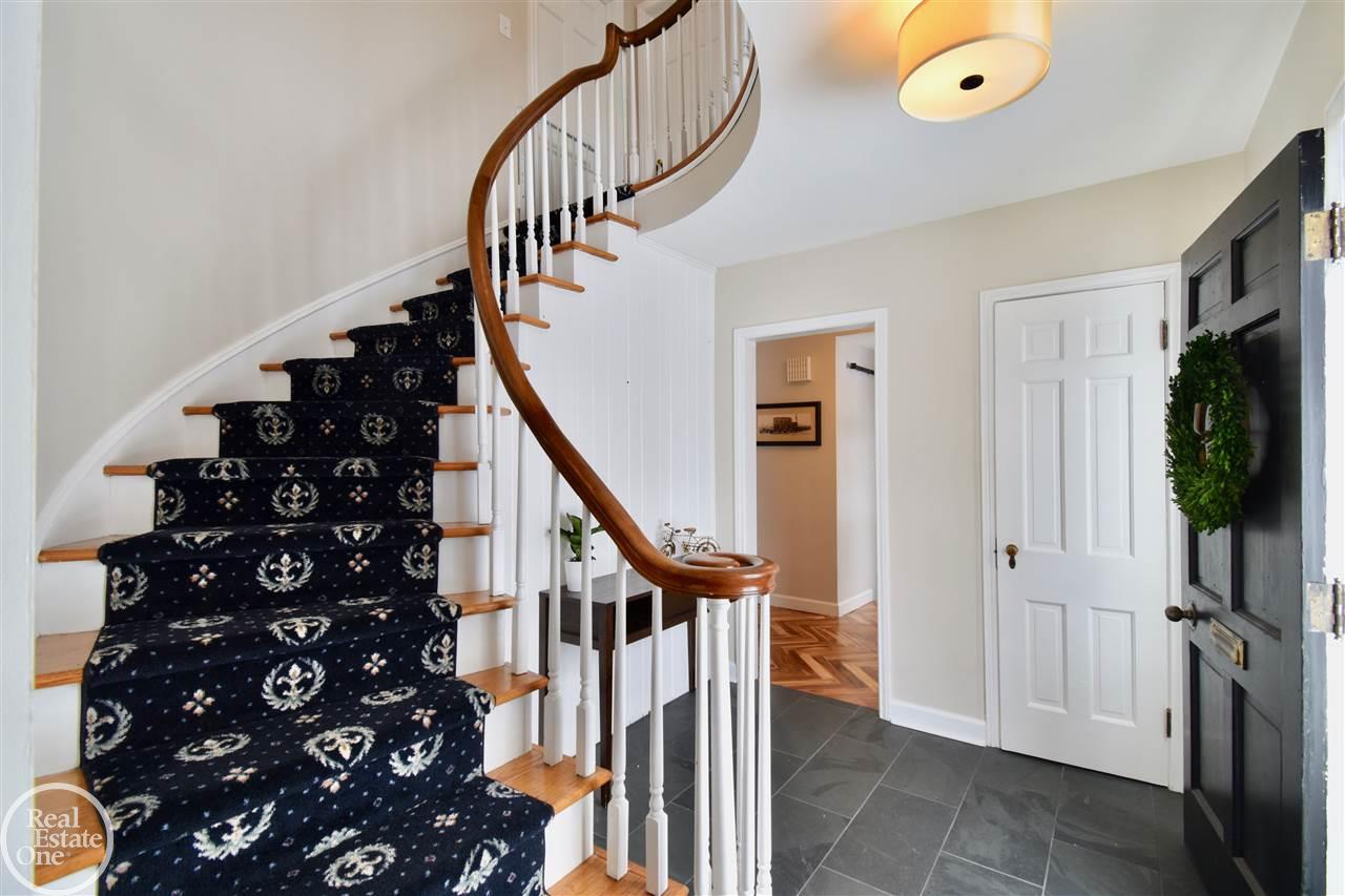 404 Lothrop Road Grosse Pointe Farms, MI 48236 - Photo 2 of 33
