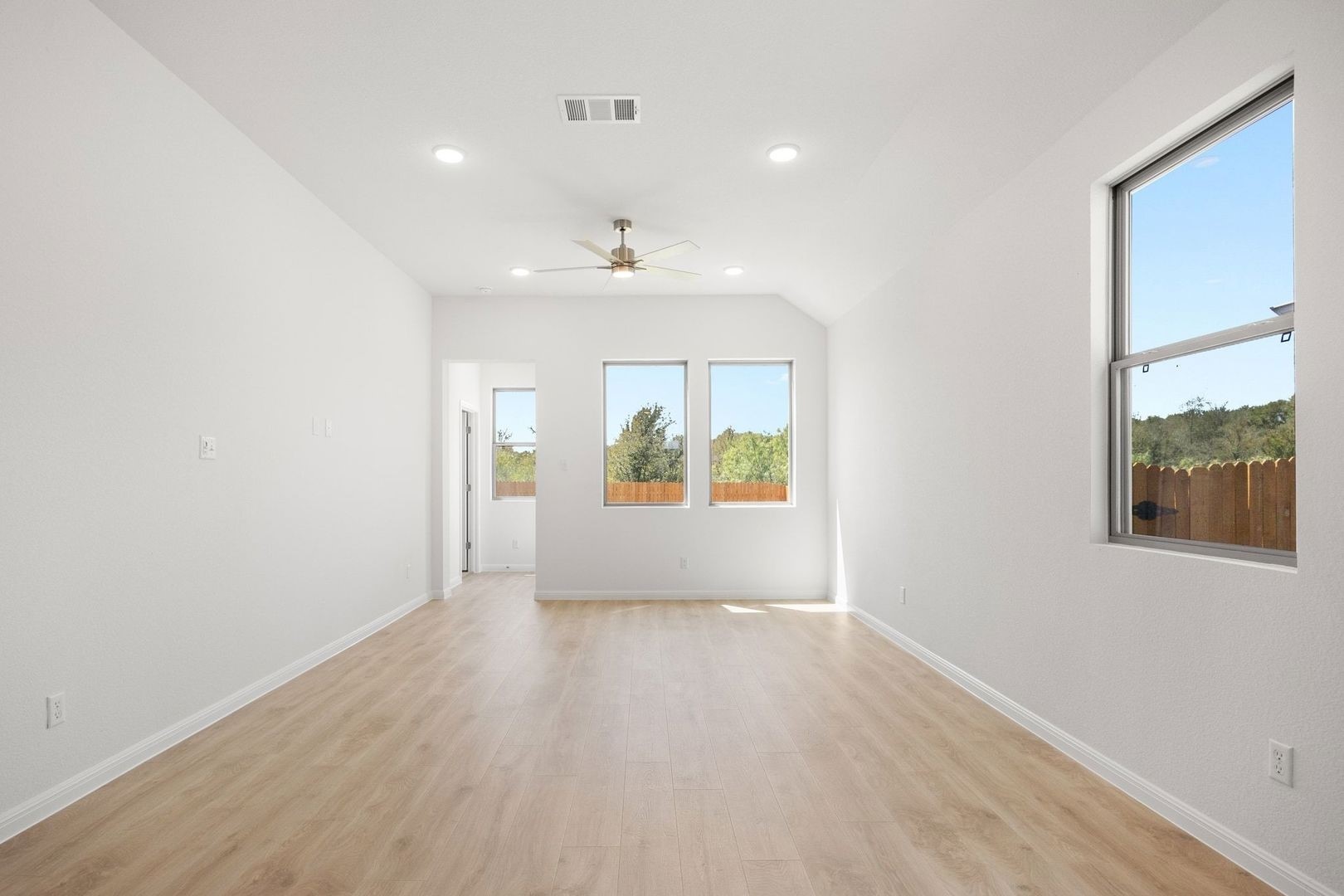278 Bendecido Loop Elgin, TX 78621 - Photo 4 of 37