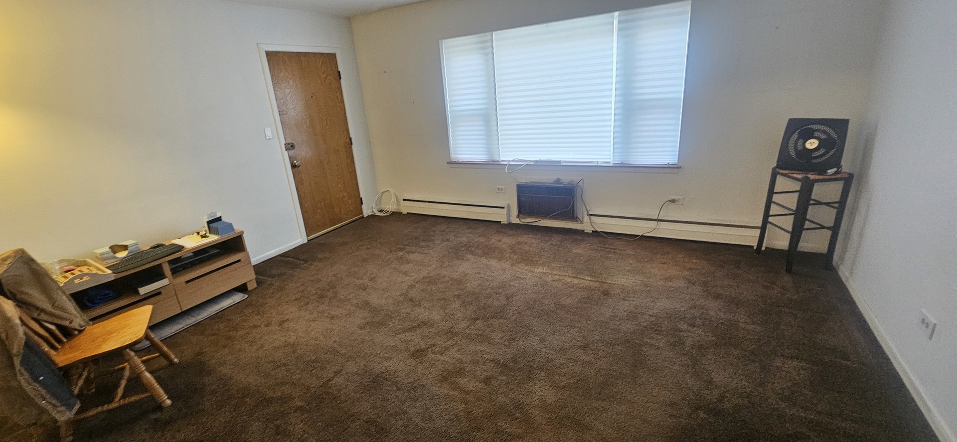 1539 Harlem Avenue, Unit 1W Oak Park, IL 60130 - Photo 5 of 9 an empty room with windows