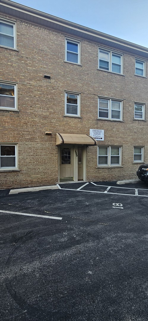 1539 Harlem Avenue, Unit 1W Oak Park, IL 60130 - Photo 9 of 9 a brick building that has a lots of windows on it