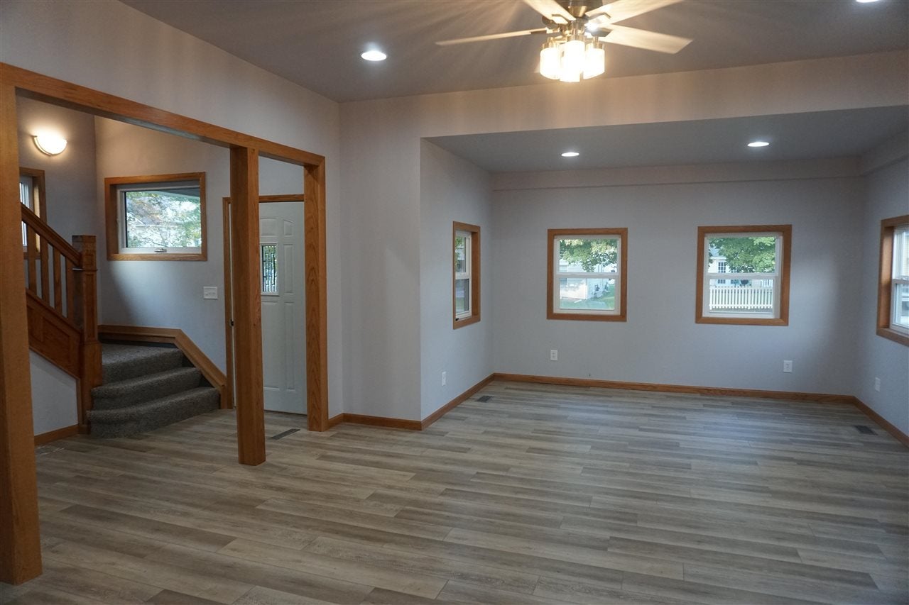 304 South Center Street Lone Tree, IA 52755 - Photo 2 of 19 Gallery Image 2