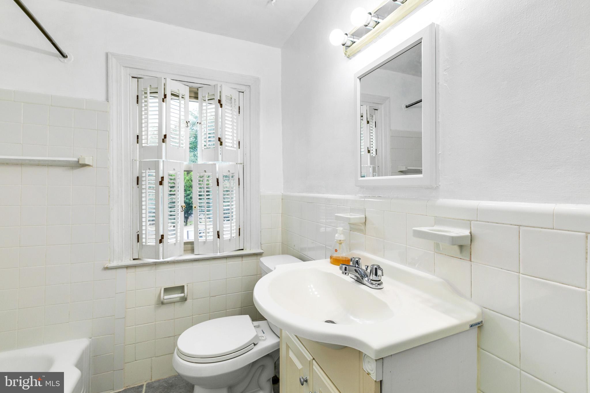 7806 Ridge Avenue Philadelphia, PA 19128 - Photo 23 of 46