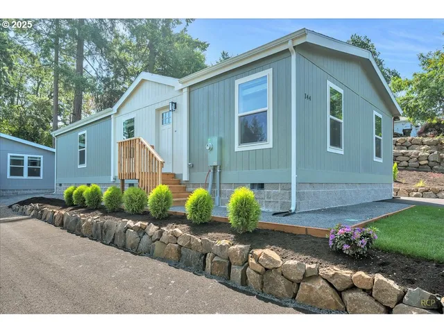 $374,800 | 144 South 6th Street, St. Helens, OR 97051