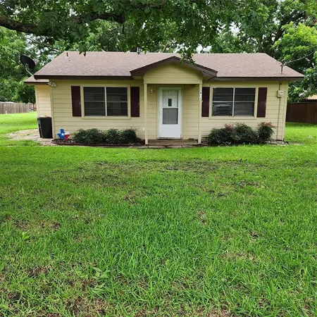 $1,385 | 402 East Hinton Street, Tioga, TX 76271