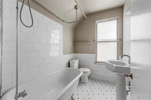 $2,000 | 3617 Commonwealth Avenue, St. Louis, MO 63143