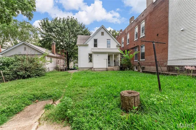 $2,000 | 3617 Commonwealth Avenue, St. Louis, MO 63143