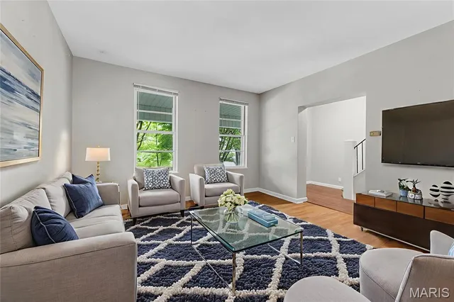 $2,000 | 3617 Commonwealth Avenue, St. Louis, MO 63143