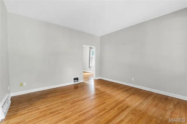 $2,000 | 3617 Commonwealth Avenue, St. Louis, MO 63143