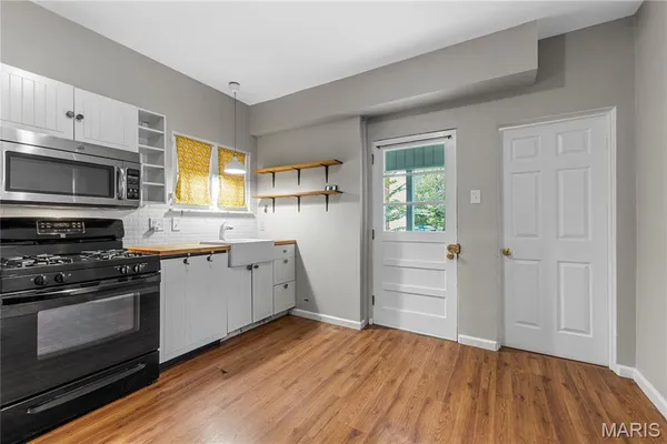 $2,000 | 3617 Commonwealth Avenue, St. Louis, MO 63143