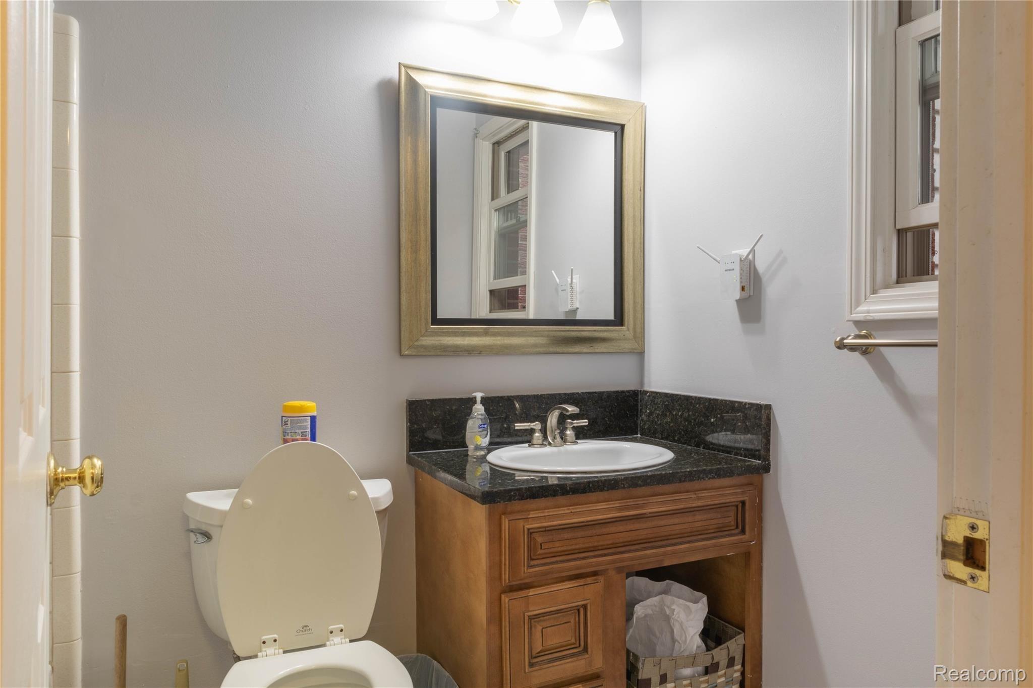 60475 9 Mile Road South Lyon, MI 48178 - Photo 41 of 44 Apartment Bathroom