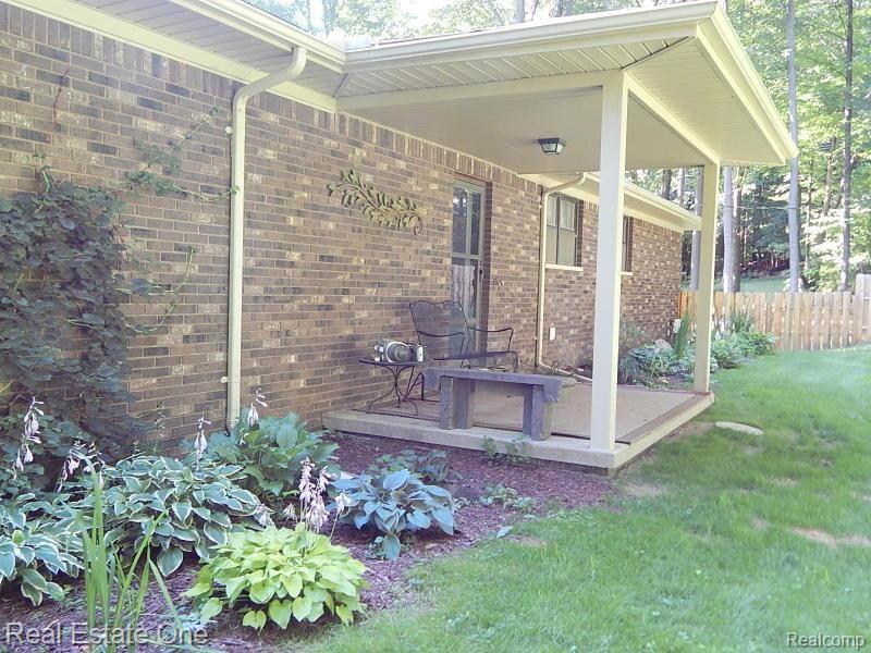 8420 Foster Road Clarkston, MI 48346 - Photo 35 of 44 DSCN2952.jpg
