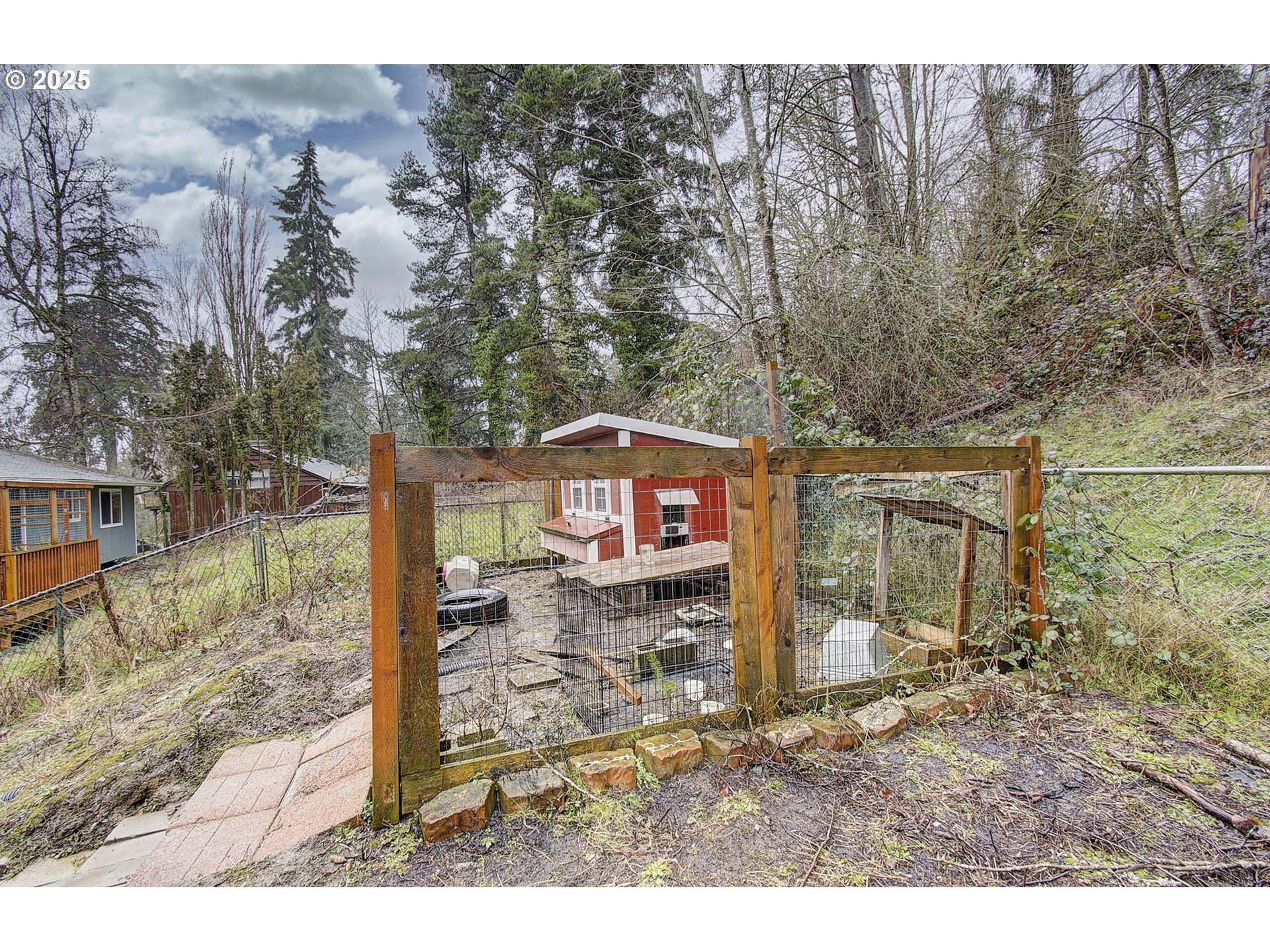 2756 Columbia Heights Road Longview, WA 98632 - Photo 30 of 38 Backyard