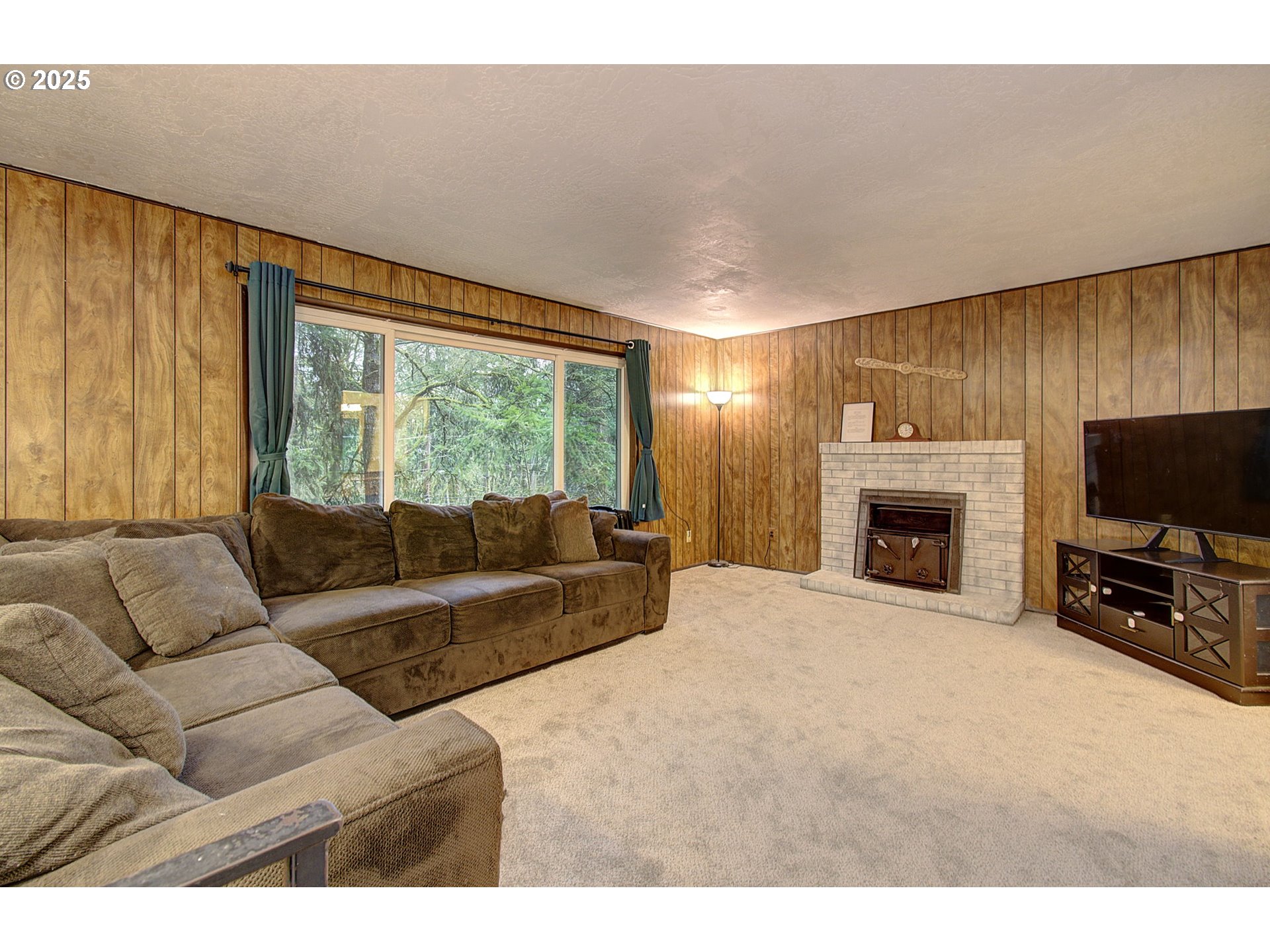 2756 Columbia Heights Road Longview, WA 98632 - Photo 6 of 38 Living Room