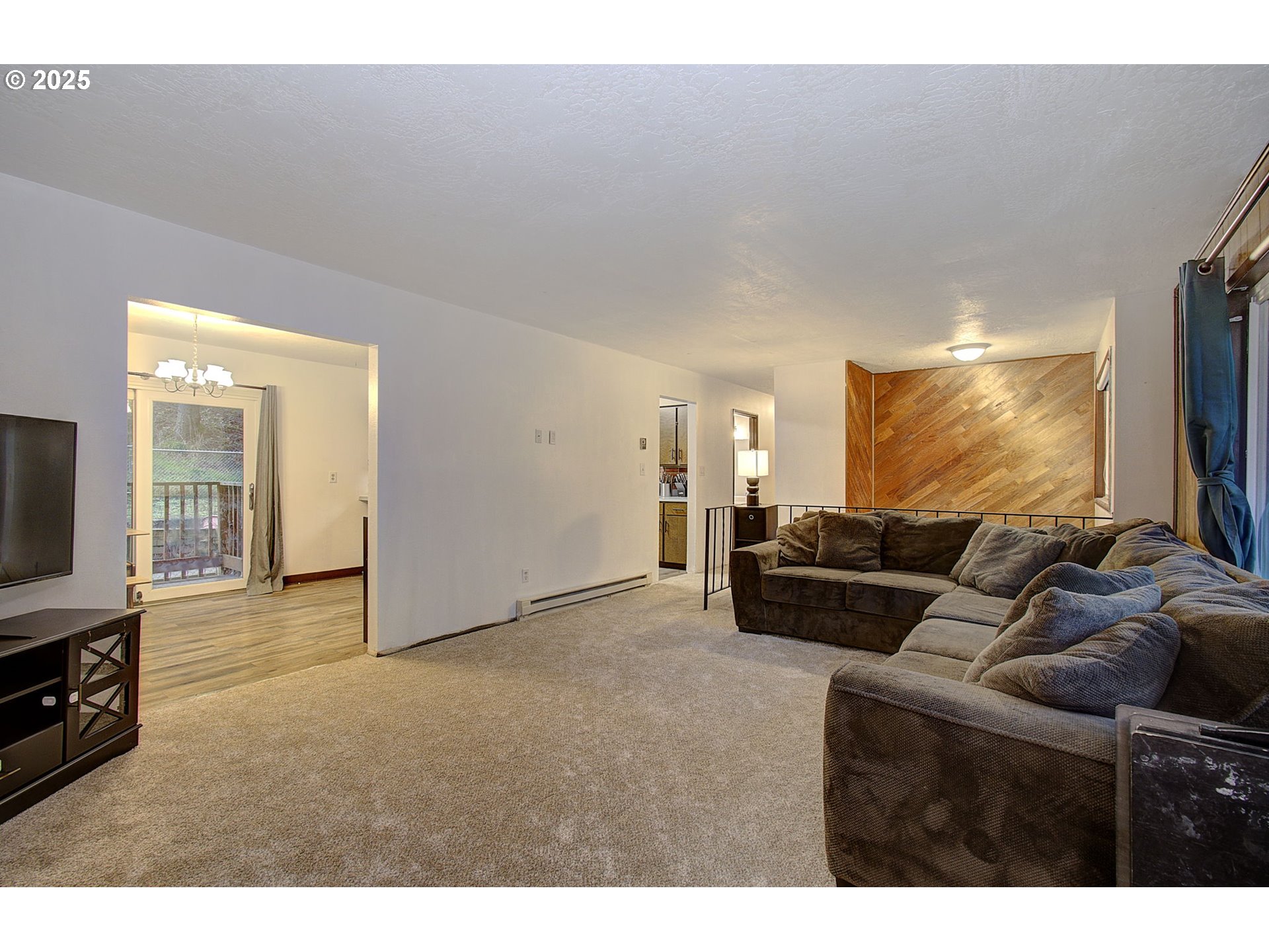 2756 Columbia Heights Road Longview, WA 98632 - Photo 7 of 38 Living Room