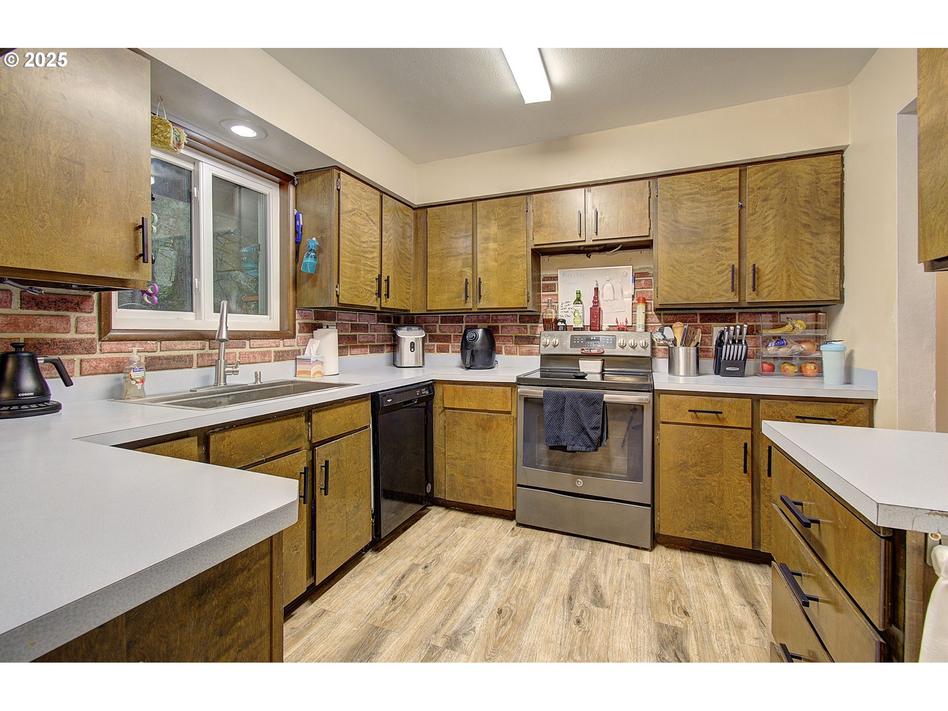 2756 Columbia Heights Road Longview, WA 98632 - Photo 9 of 38 Kitchen