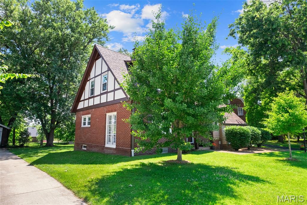 816 South Sappington Road St. Louis, MO 63126 - Photo 3 of 57 Gallery Image 3