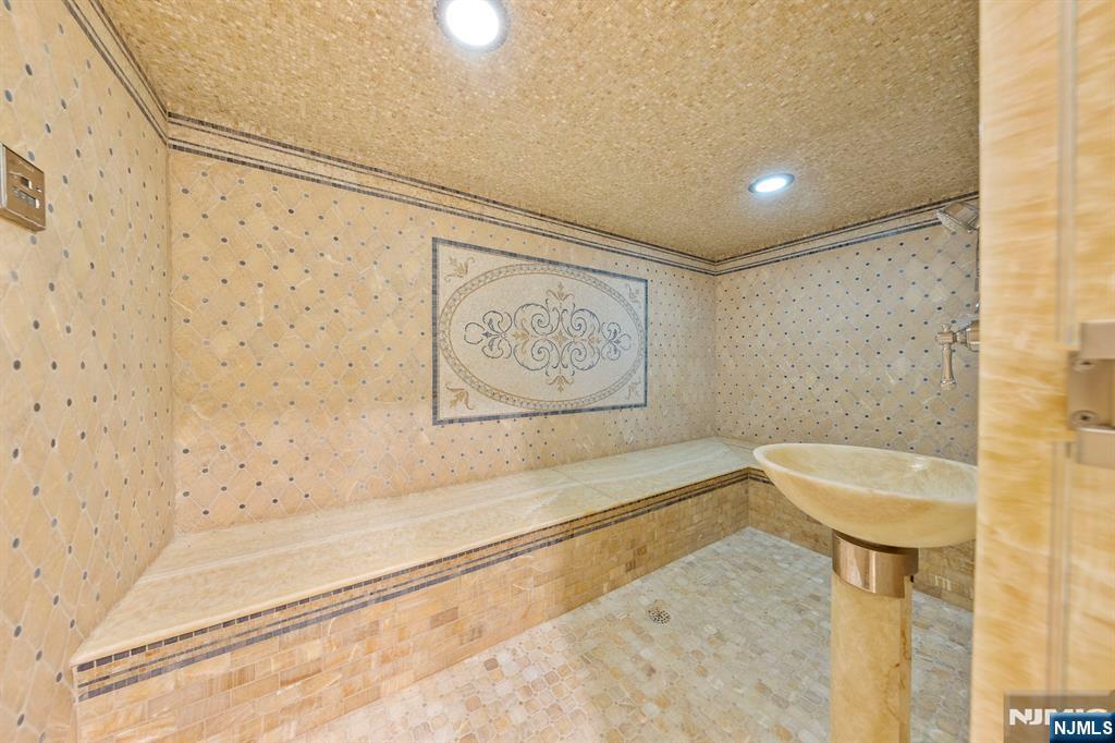 78 Roberts Road Englewood Cliffs, NJ 07632 - Photo 40 of 50