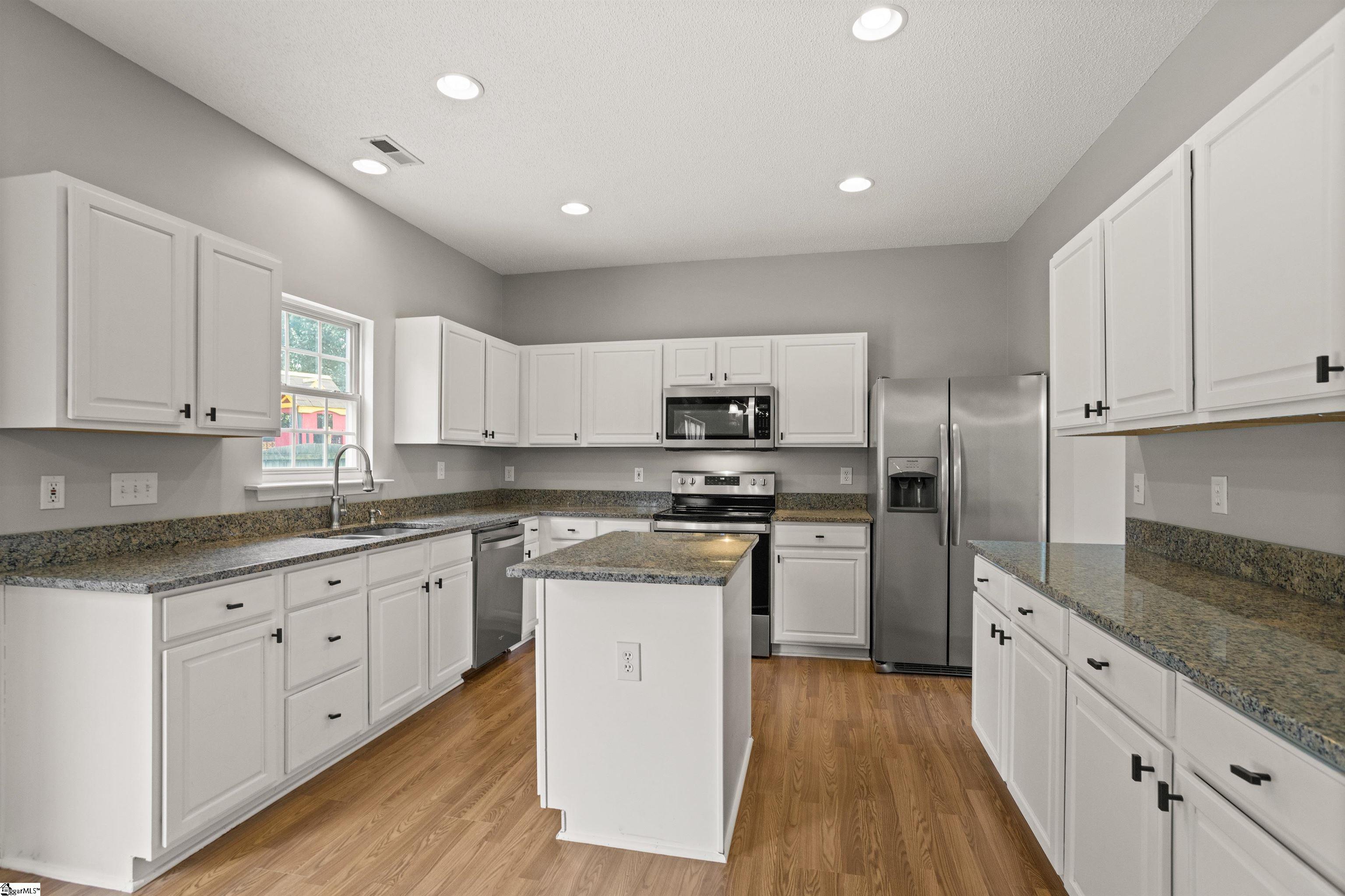 112 Sentinel Court Simpsonville, SC 29681 - Photo 11 of 36