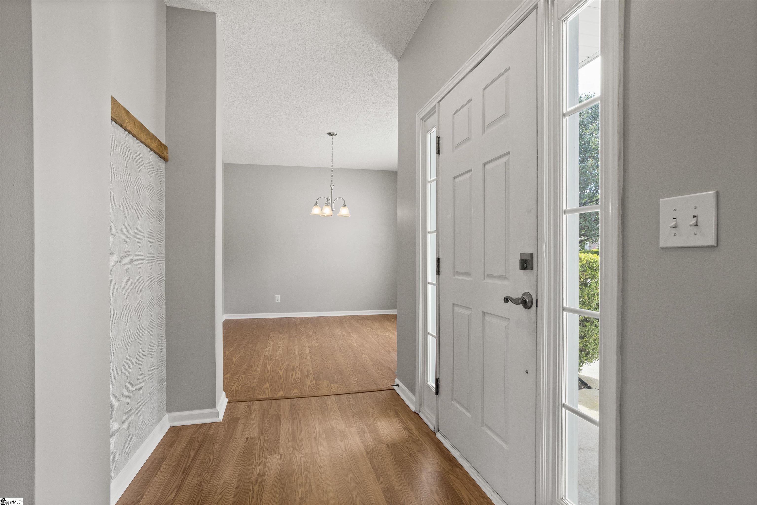 112 Sentinel Court Simpsonville, SC 29681 - Photo 4 of 36