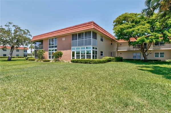 $170,000 | 63 Woodland Drive, Unit 203/204, Vero Beach, FL 32962