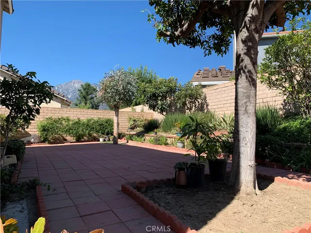a view of a backyard of the house