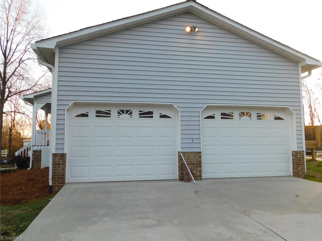 3830 Cunningham Road Thomasville, NC 27360 - Photo 11 of 32 Garage