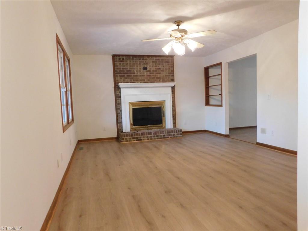 3830 Cunningham Road Thomasville, NC 27360 - Photo 15 of 32 Living Room