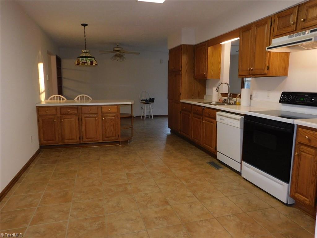 3830 Cunningham Road Thomasville, NC 27360 - Photo 20 of 32 Kitchen