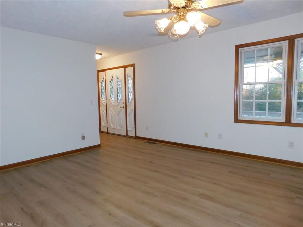 3830 Cunningham Road Thomasville, NC 27360 - Photo 24 of 32 Living room