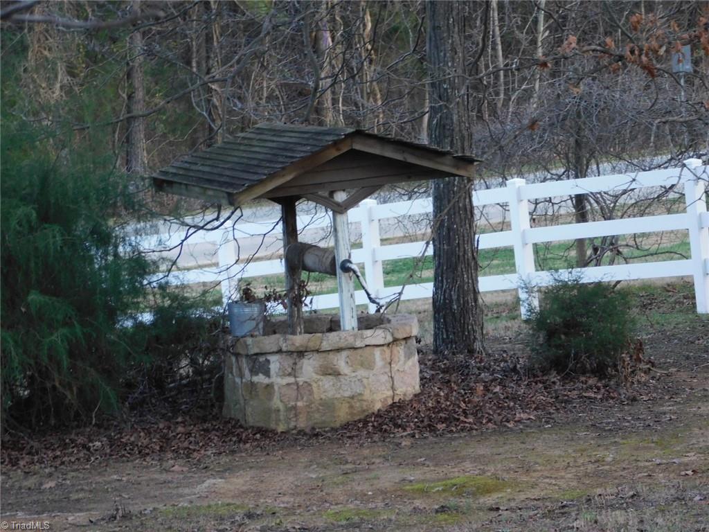 3830 Cunningham Road Thomasville, NC 27360 - Photo 30 of 32 Decorative Well house