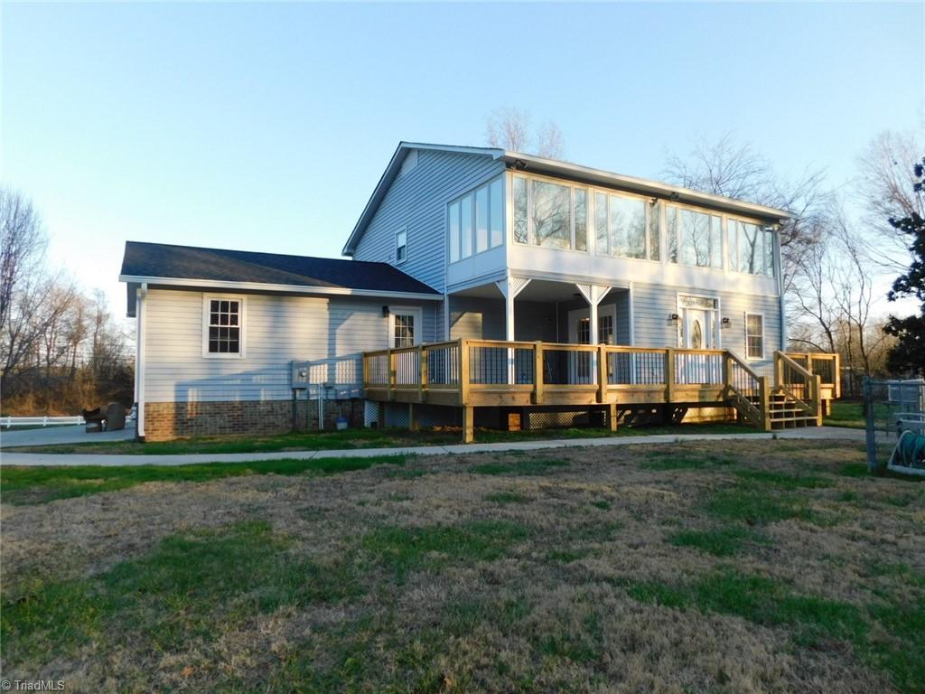 3830 Cunningham Road Thomasville, NC 27360 - Photo 4 of 32 Back view/large deck/upper lever sunroom