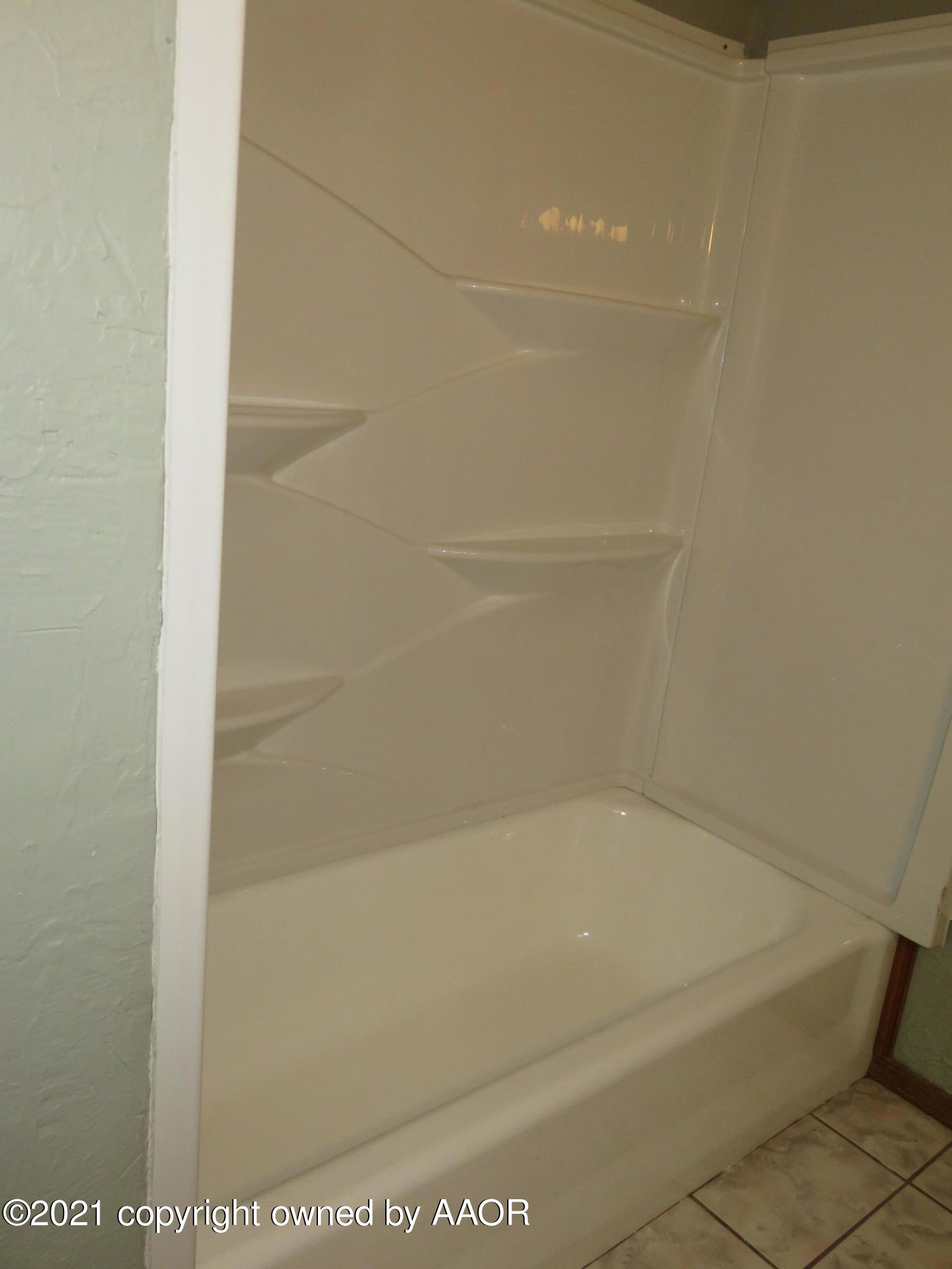 4804 Bowie Street Amarillo, TX 79110 - Photo 8 of 18 Full Bath