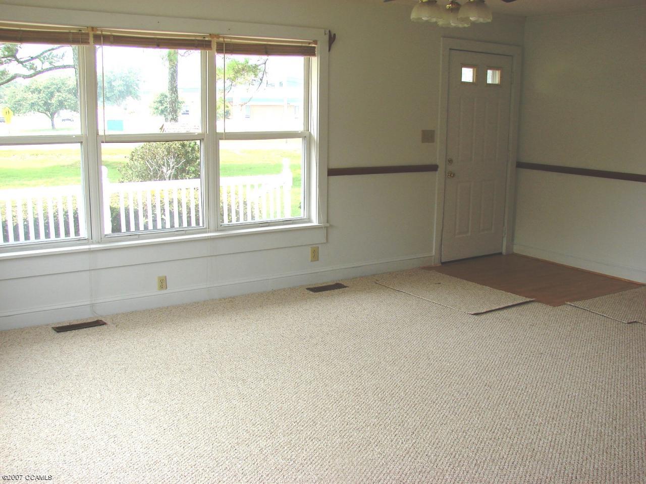 110 Campen Road Beaufort, NC 28516 - Photo 3 of 14 Living Room 2
