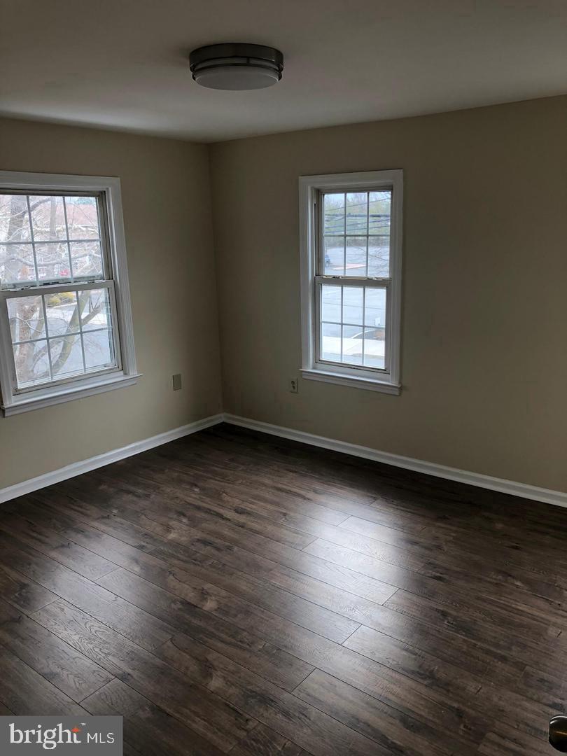 189 Mercer Street Trenton, NJ 08690 - Photo 5 of 8