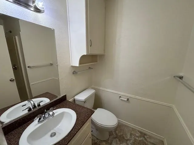 $1,450 | 760 East Pecan Street, Hurst, TX 76053