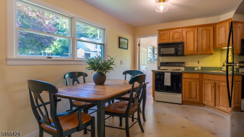 65 Parks Road Denville, NJ 07834 - Photo 13 of 42 Gallery Image 13