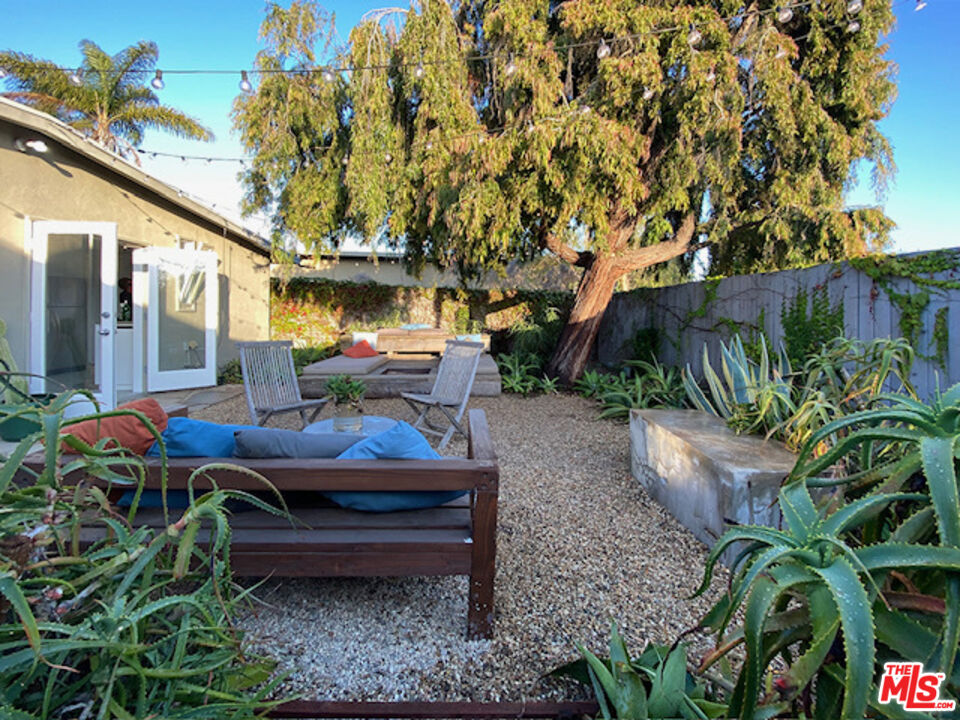 1819 Euclid Street Santa Monica, CA 90404 - Photo 14 of 55 a backyard of a house with barbeque oven table and chairs