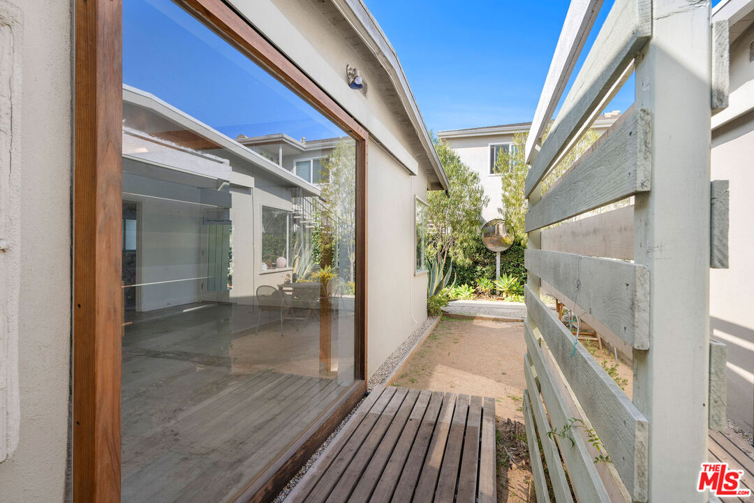 1819 Euclid Street Santa Monica, CA 90404 - Photo 4 of 55