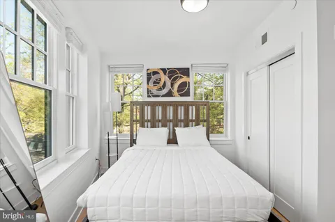 $2,550 | 2869 28th Street Northwest, Unit 202, Washington, DC 20008