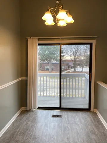 $289,000 | 901 Van Buren Court, Vernon Hills, IL 60061