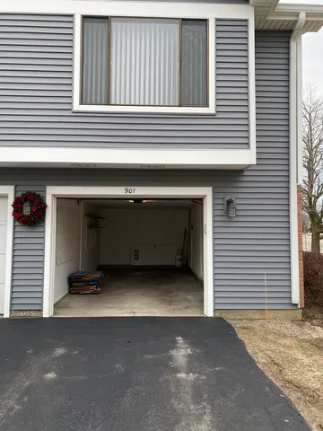 $289,000 | 901 Van Buren Court, Vernon Hills, IL 60061