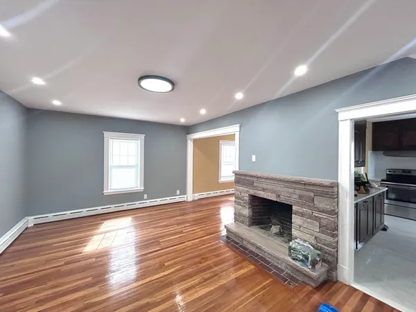 $3,400 | 11 Earle Street, Quincy, MA 02170